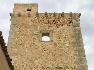 Detall de la torre de Son Oms